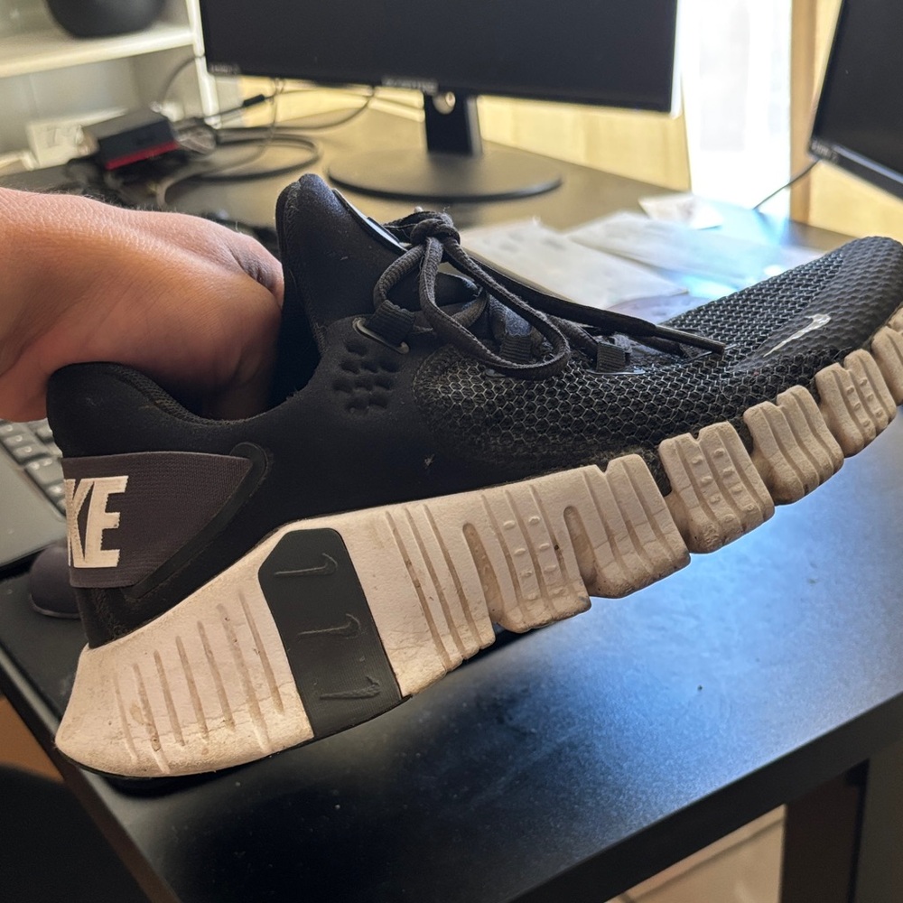 Nike Men's Black and White Sneakers